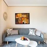 Cozy 2 Bedroom Duplex, Parking, Terrace, Office, Pool! Apartman *