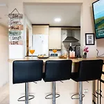 Cozy 2 Bedroom Duplex, Parking, Terrace, Office, Pool! Apartman
