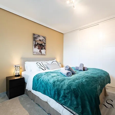 Apartmán Cozy 2 Bedroom Duplex, Parking, Terrace, Office, Pool!