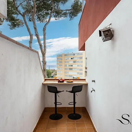 Cozy 2 Bedroom Duplex, Parking, Terrace, Office, Pool! Apartmán *