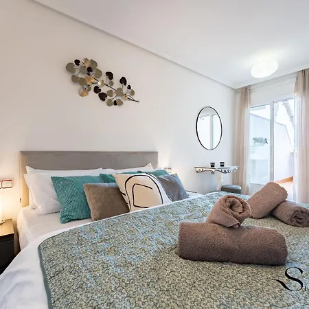 Cozy 2 Bedroom Duplex, Parking, Terrace, Office, Pool! Apartment