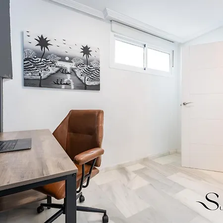 Cozy 2 Bedroom Duplex, Parking, Terrace, Office, Pool!