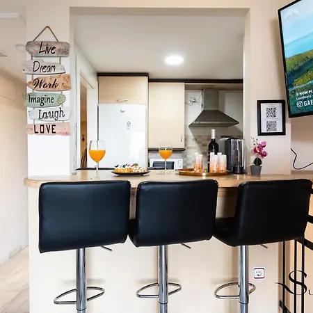 Cozy 2 Bedroom Duplex, Parking, Terrace, Office, Pool! Apartment