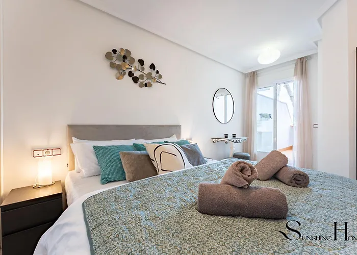 Cozy 2 Bedroom Duplex, Parking, Terrace, Office, Pool! Apartmán