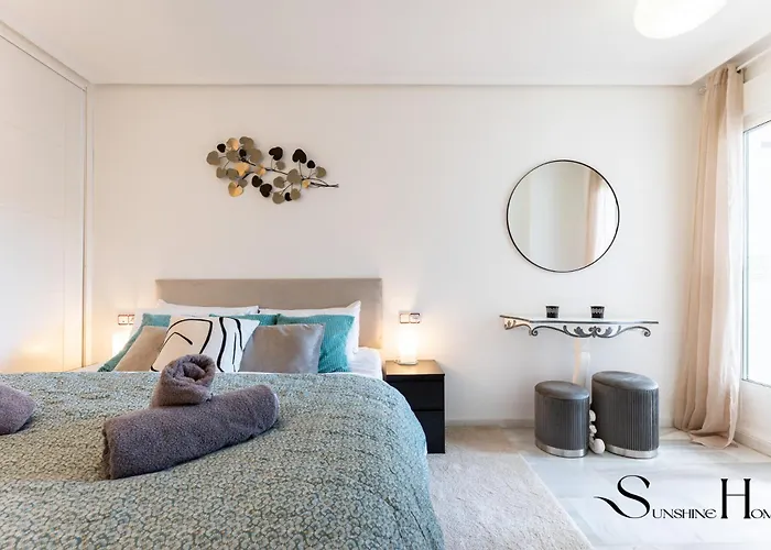 Apartmán Cozy 2 Bedroom Duplex, Parking, Terrace, Office, Pool! *