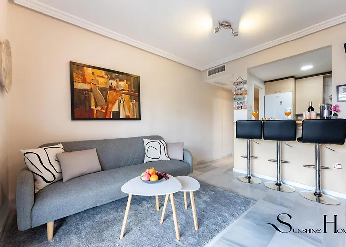 Cozy 2 Bedroom Duplex, Parking, Terrace, Office, Pool! Apartmán