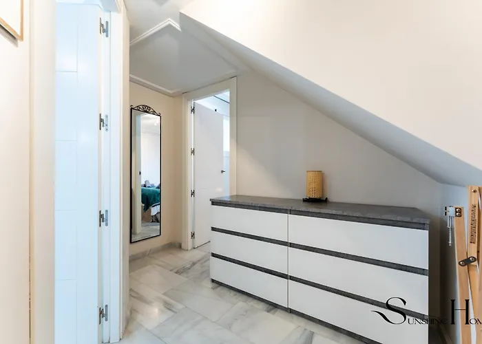 Apartmán Cozy 2 Bedroom Duplex, Parking, Terrace, Office, Pool!