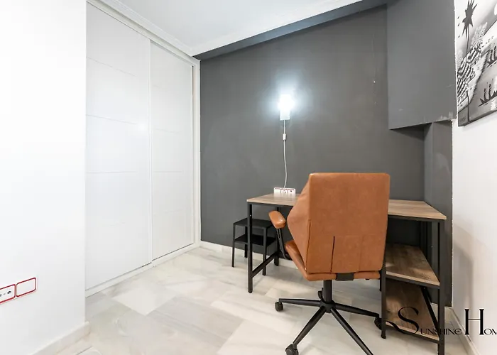 Apartmán Cozy 2 Bedroom Duplex, Parking, Terrace, Office, Pool! *