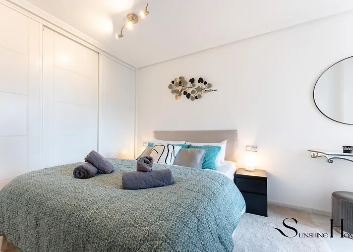 Cozy 2 Bedroom Duplex, Parking, Terrace, Office, Pool! Apartmán Torremolinos